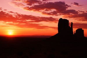 Sonnenaufgang im Monument Valley                     